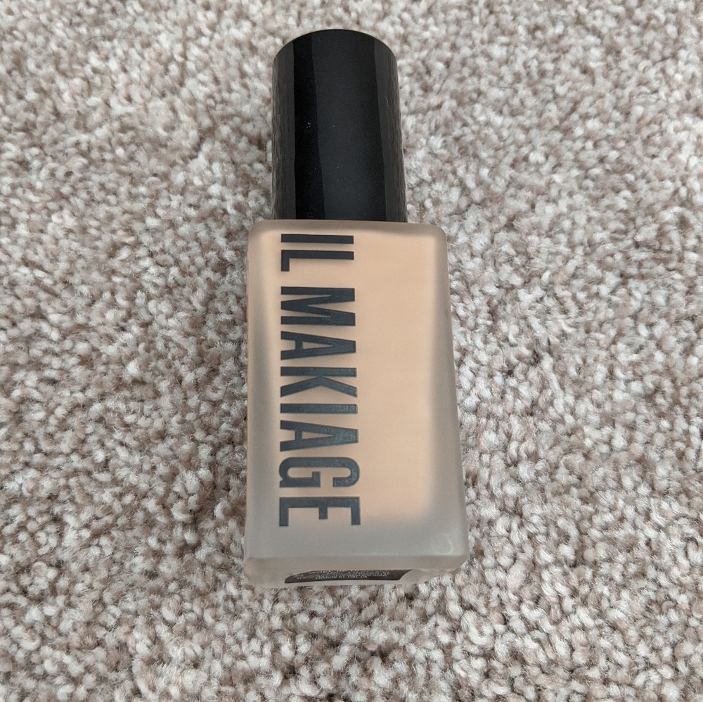Like New Il Makiage Woke Up Like this Foundation